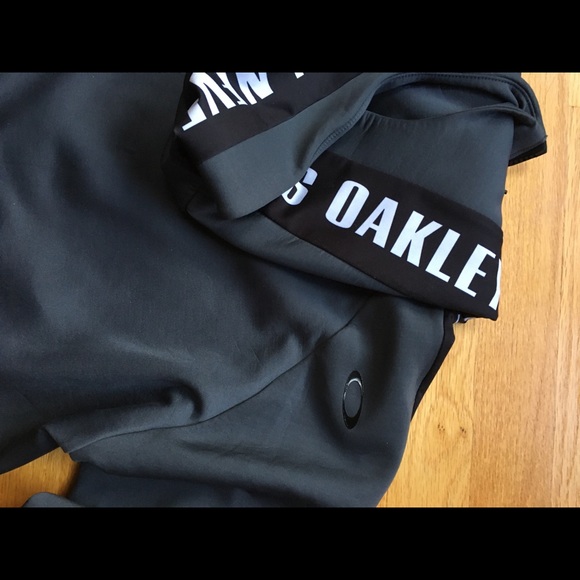 Oakley Performance Fit Men Zip Up Hoodie Charcoal RN 96548 Size Small - Picture 4 of 7